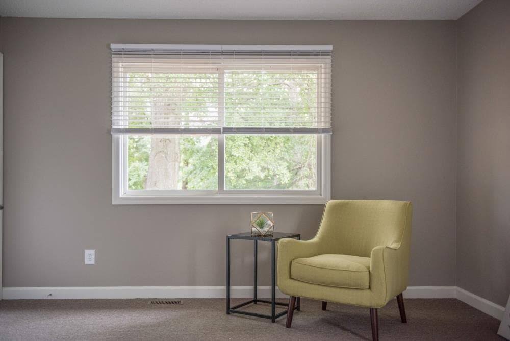 Cordless Faux Wood Room Darkening Blinds H39085
